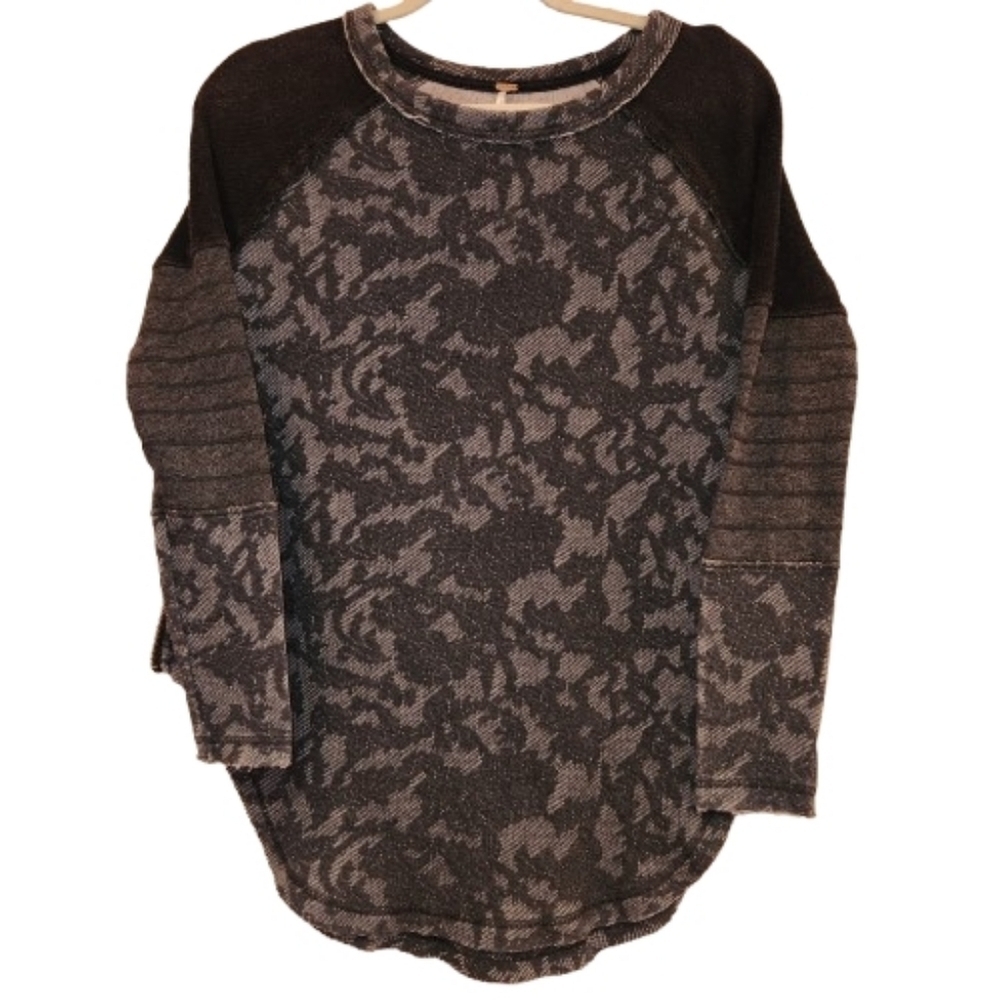Free People Black/Gray Floral & Stripe Top Size XS Side Zippers Thermal Cozy